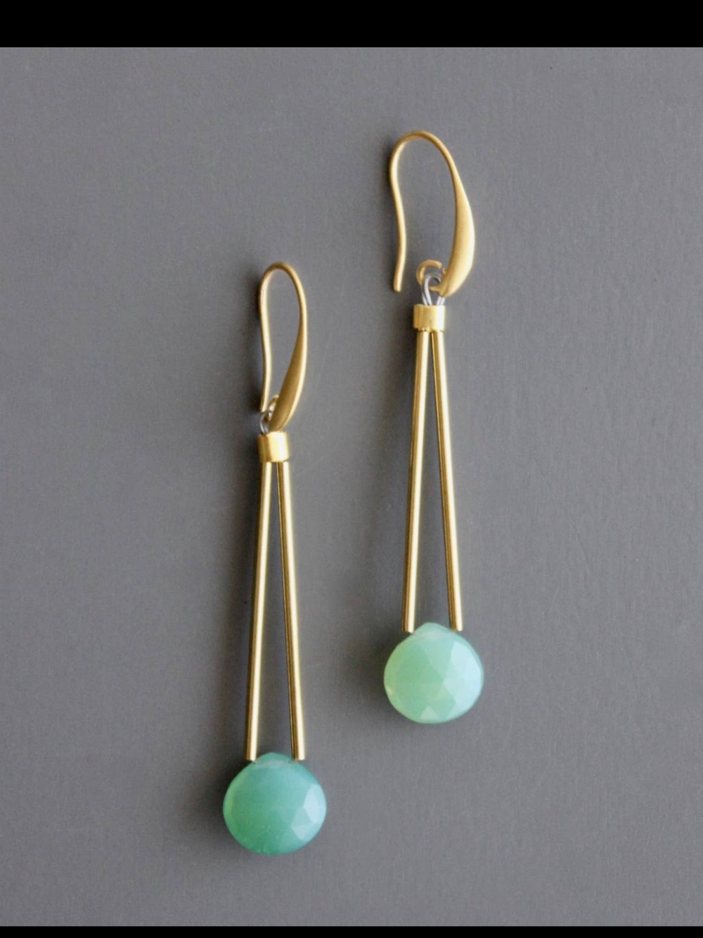 NWT Gold Drop Earrings with Green Onyx   Gemstone